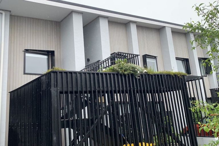 Photo of property in 9/1 Genevieve Lane, Hobsonville, Auckland, 0616