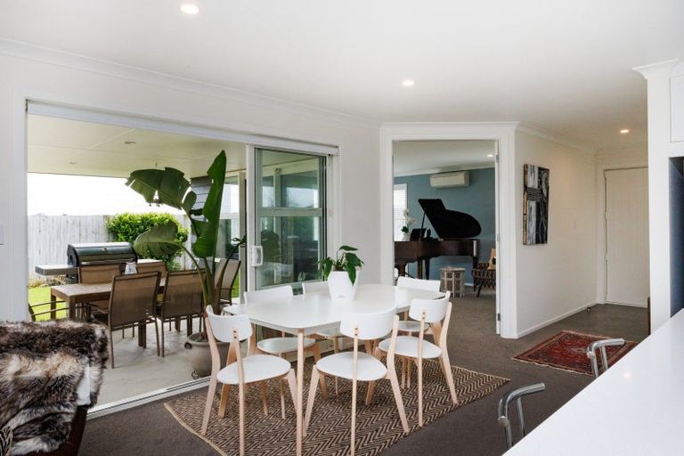 Photo of property in 25 Dogwood Way, Milson, Palmerston North, 4414