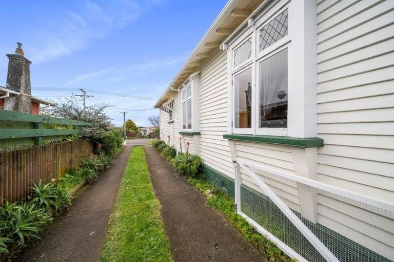 Photo of property in 17 Clifford Street, Hawera, 4610