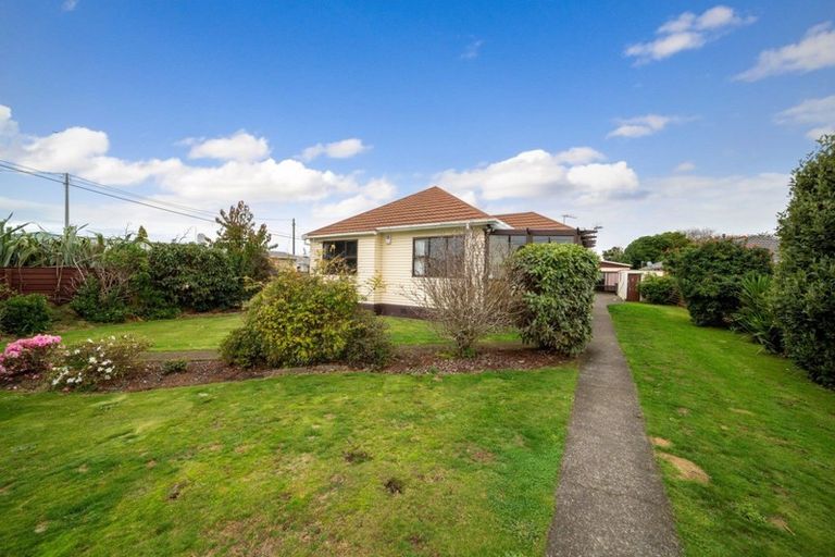 Photo of property in 27 Vogel Street, Hawera, 4610