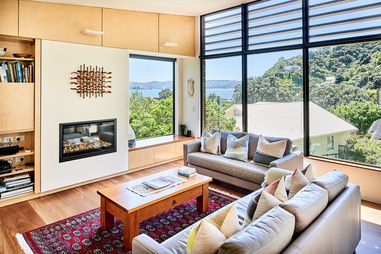 Photo of property in 4 Marama Terrace, Eastbourne, Lower Hutt, 5013