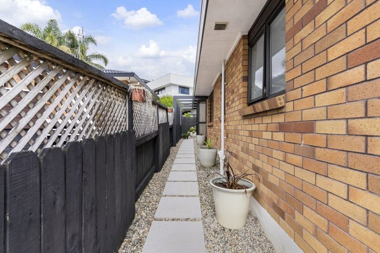 Photo of property in 2/9 Perendale Close, Somerville, Auckland, 2014