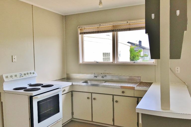 Photo of property in 17 Domain Street, Waiuku, 2123
