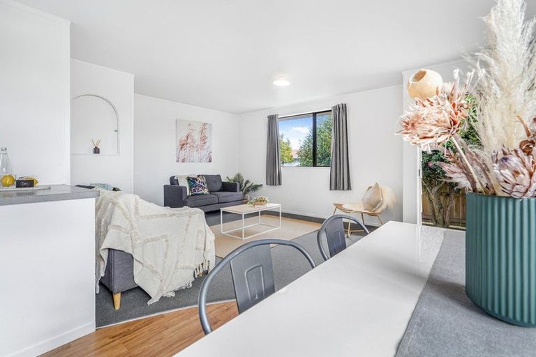 Photo of property in 1 Oak Avenue, Nawton, Hamilton, 3200