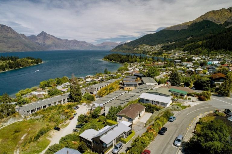 Photo of property in 5 Earnslaw Terrace, Queenstown, 9300