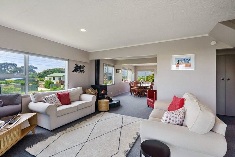 Photo of property in 1 Karaka Street, Otaki Beach, Otaki, 5512