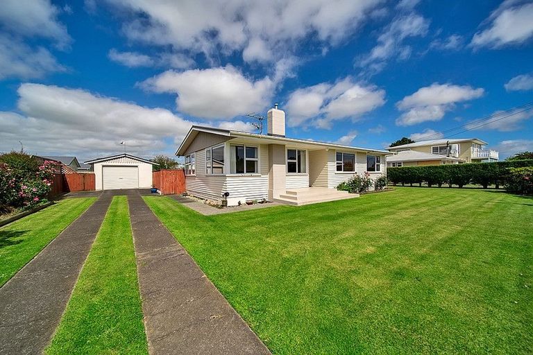 Photo of property in 17 Grey Street, Normanby, Hawera, 4614