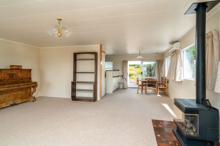 Photo of property in 16 Wakeman Road, Acacia Bay, Taupo, 3330