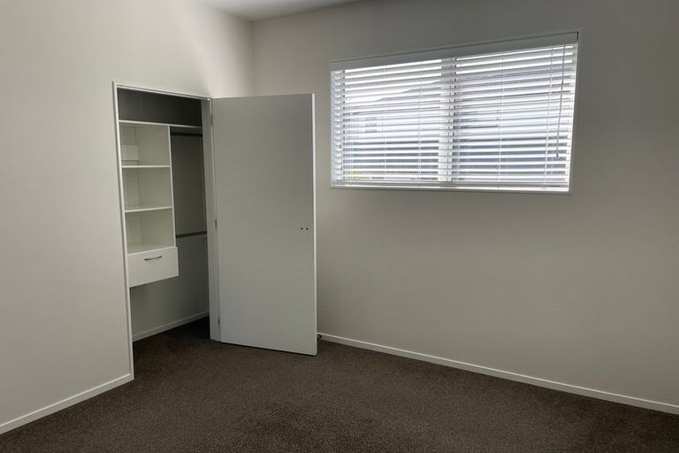 Photo of property in 77 Granville Drive, Massey, Auckland, 0614