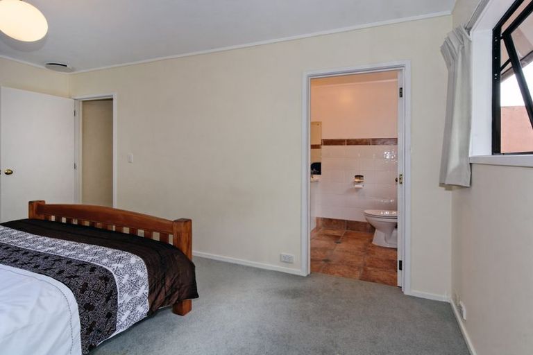 Photo of property in 12 Cochran Road, Oratia, Auckland, 0604