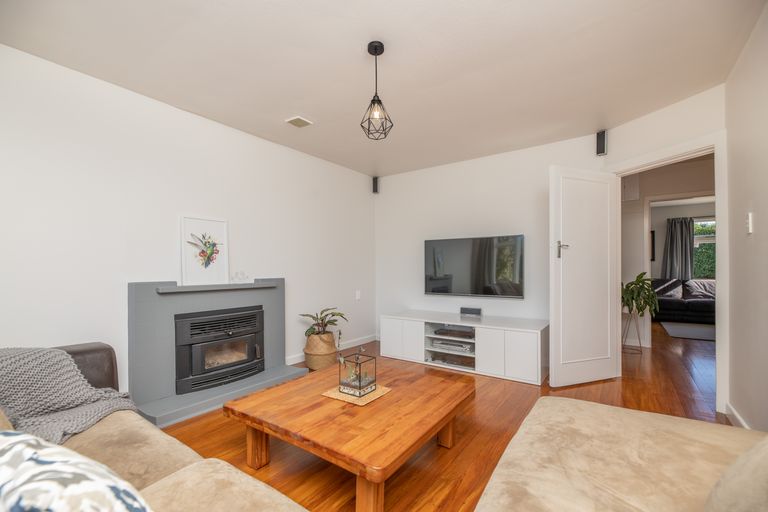 Photo of property in 19 Wilton Crescent, Bishopdale, Christchurch, 8053