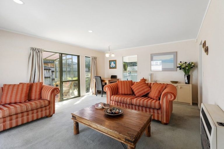 Photo of property in 62a Oxford Street, Tawa, Wellington, 5028