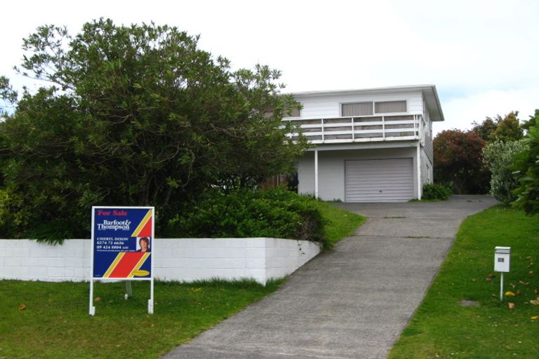 Photo of property in 61 Pacific Parade, Army Bay, Whangaparaoa, 0930