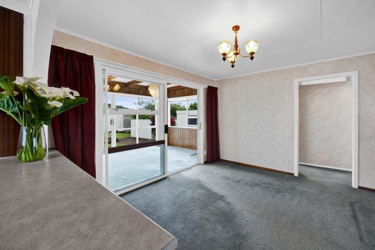 Photo of property in 81 Omata Road, Marfell, New Plymouth, 4310