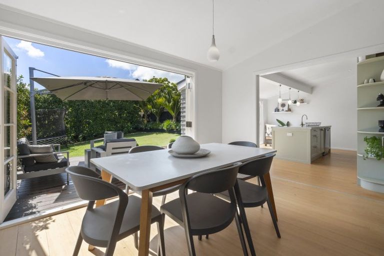 Photo of property in 8 Rutland Road, Stanley Point, Auckland, 0624