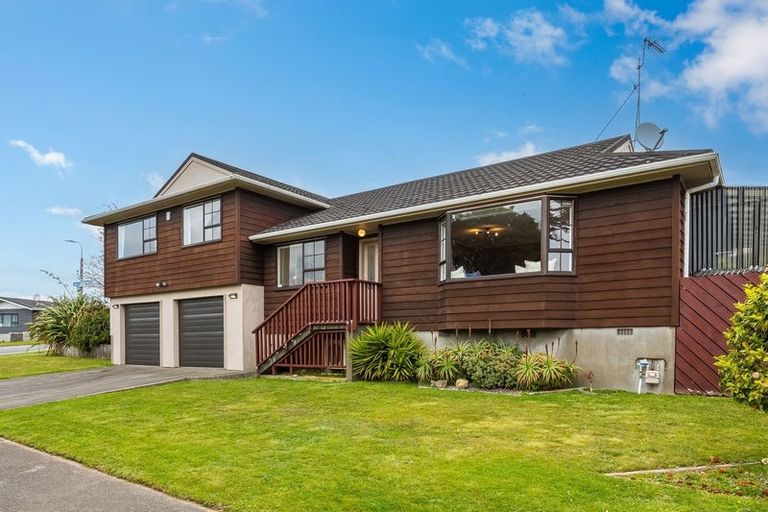 Photo of property in 2 James Cook Drive, Whitby, Porirua, 5024