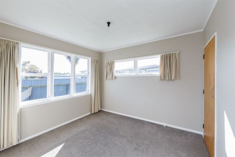 Photo of property in 44 Abraham Crescent, Milson, Palmerston North, 4414