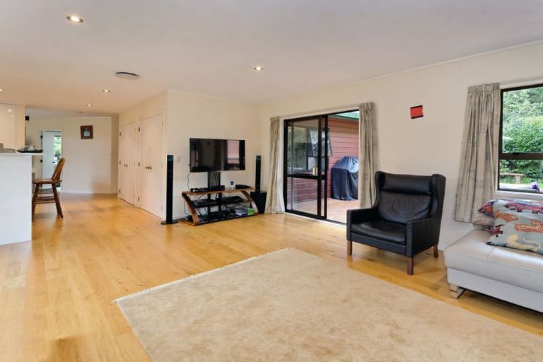 Photo of property in 12 Cochran Road, Oratia, Auckland, 0604