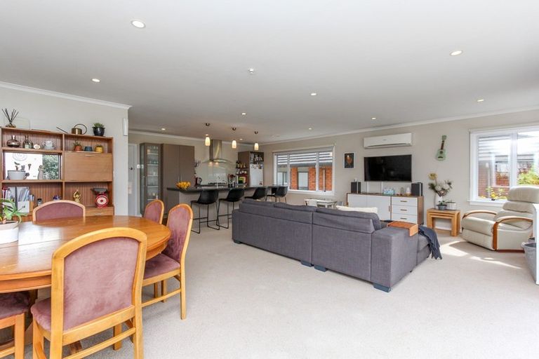 Photo of property in 61 Lismore Street, Merrilands, New Plymouth, 4312
