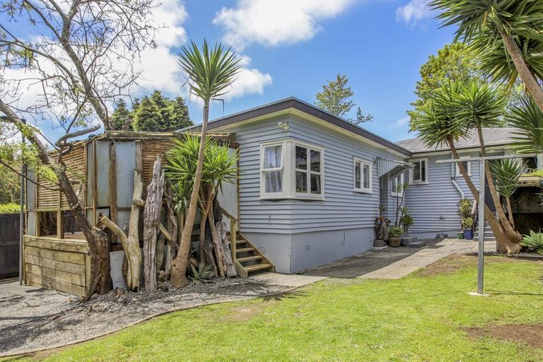 Photo of property in 7 Kamara Road, Glen Eden, Auckland, 0602