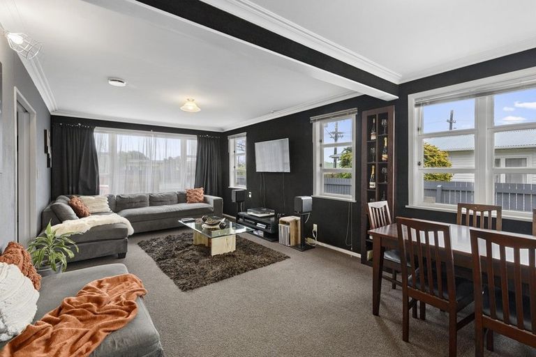 Photo of property in 593 Queen Street East, Levin, 5510