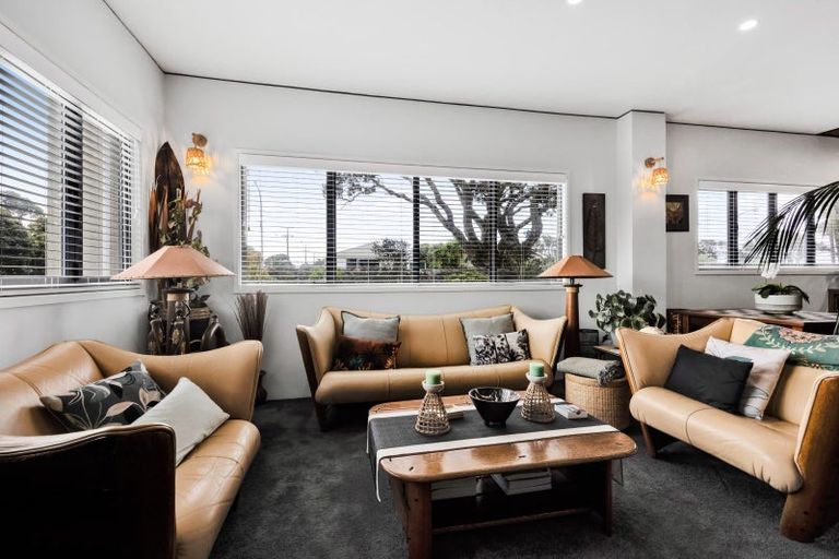 Photo of property in Headlands Opunake, 32 Fox Street, Opunake, 4616