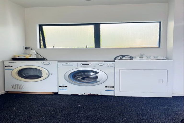 Photo of property in 2/128 Brian Crescent, Stanmore Bay, Whangaparaoa, 0932