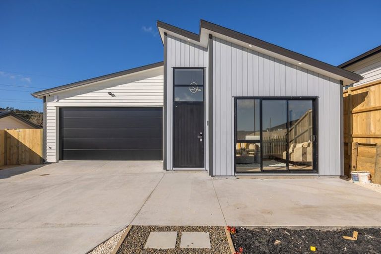 Photo of property in 30 Paihere Street, Huapai, Kumeu, 0810