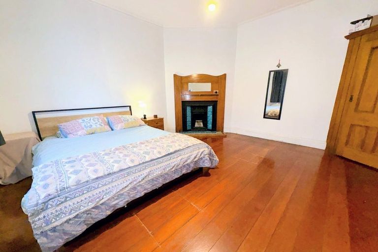 Photo of property in 72 Kelburn Parade, Kelburn, Wellington, 6012