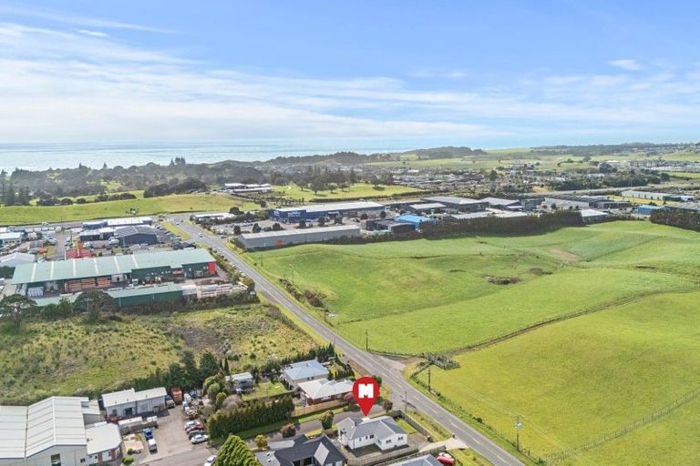 Photo of property in 44 Egmont Road, Waiwhakaiho, New Plymouth, 4312