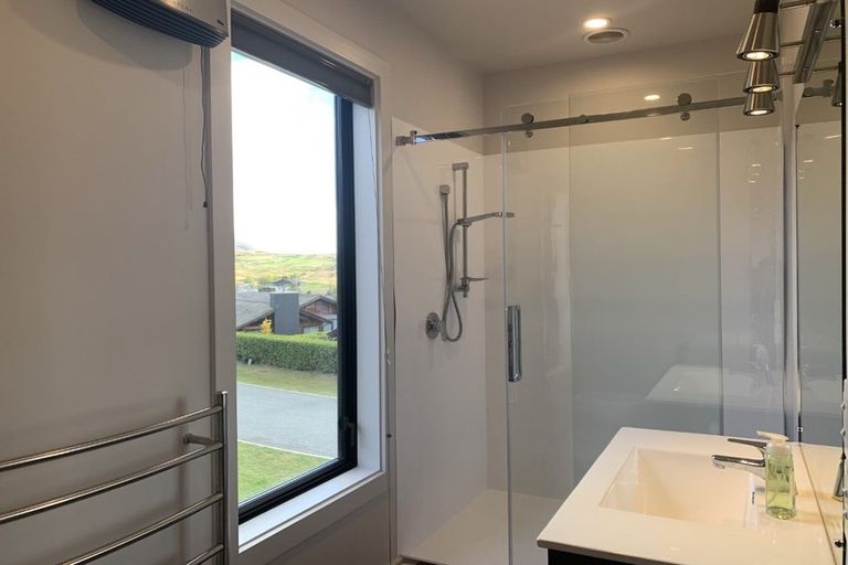 Photo of property in 17 Rannoch Drive, Jacks Point, Queenstown, 9371