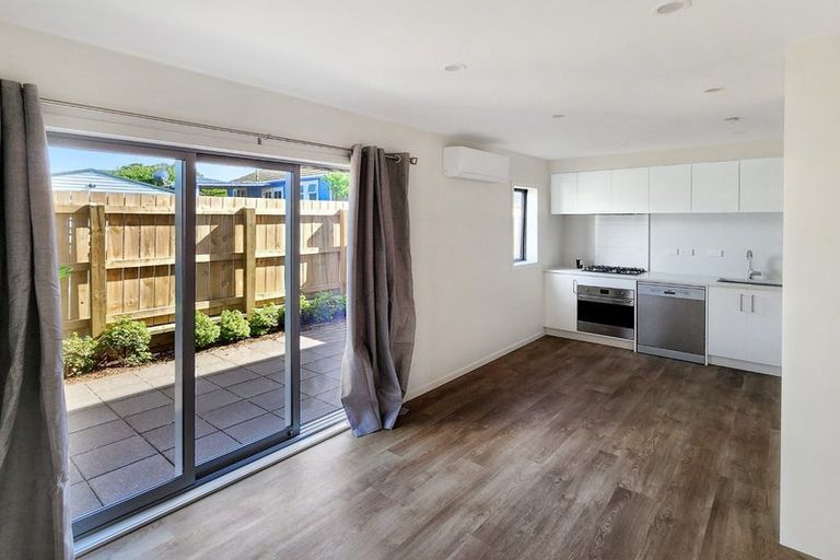 Photo of property in 4/12 Mana Avenue, Titahi Bay, Porirua, 5022