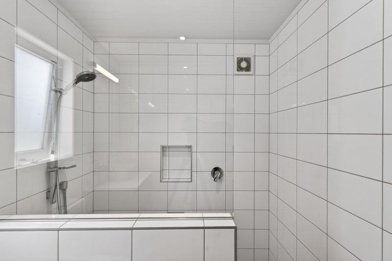 Photo of property in 27 Neeve Road, Taradale, Napier, 4112