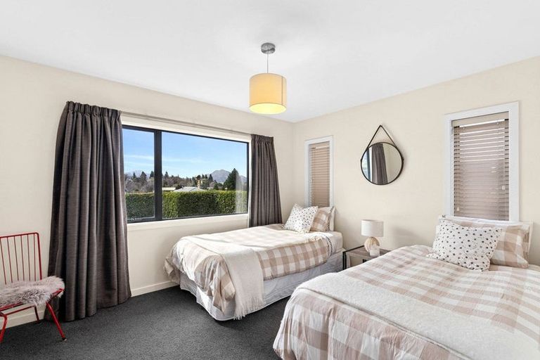 Photo of property in 4 Daniels Terrace, Wanaka, 9305