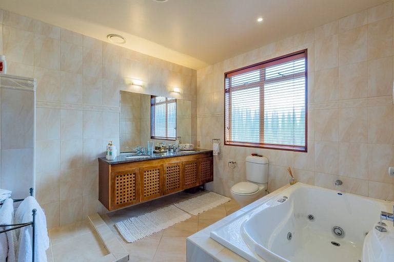 Photo of property in 1/3 Portal Place, Murrays Bay, Auckland, 0630