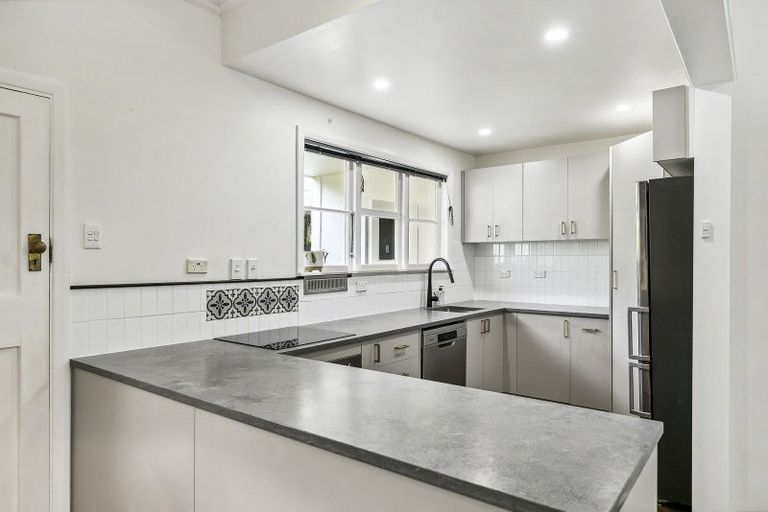 Photo of property in 52 Totara Road, Miramar, Wellington, 6022