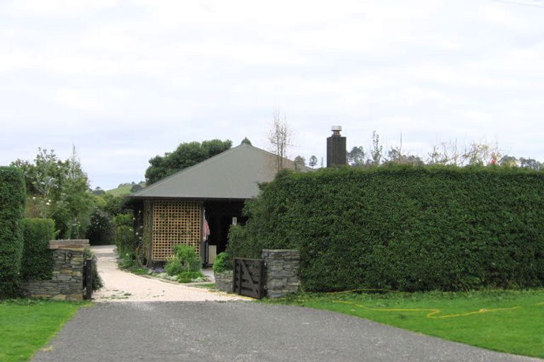 Photo of property in 19 Hahei Beach Road, Hahei, Whitianga, 3591