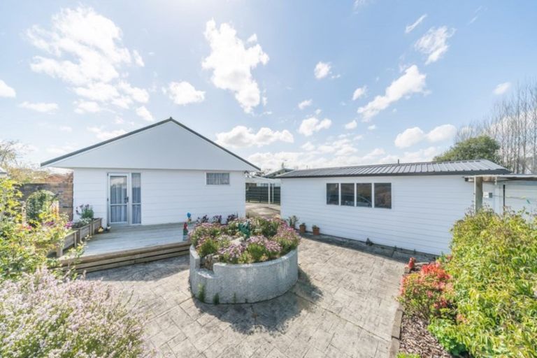 Photo of property in 66 Hillcrest Drive, Kelvin Grove, Palmerston North, 4414