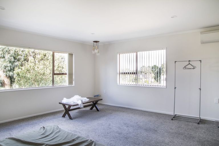 Photo of property in 93 Chelsea View Drive, Chatswood, Auckland, 0626