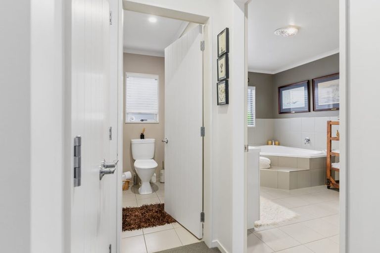 Photo of property in 10 Maccallum Court, Rototuna, Hamilton, 3210