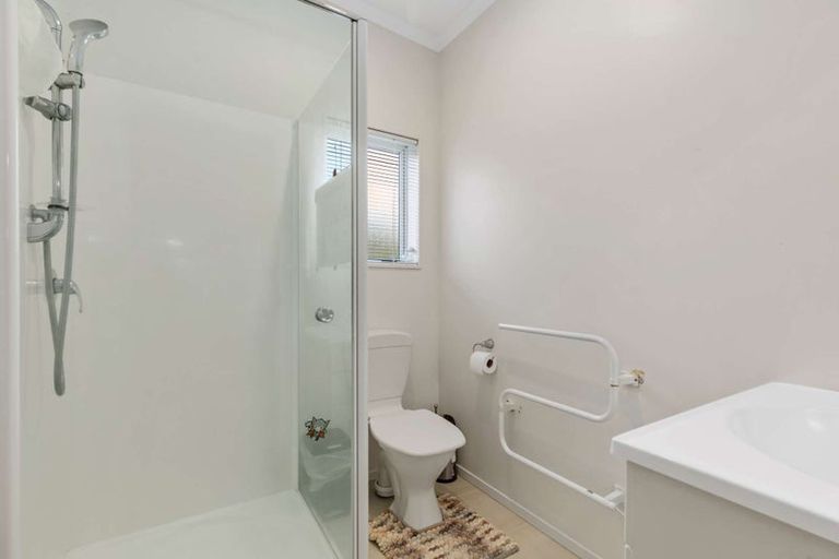 Photo of property in 65 Brashier Circle, Sunnyvale, Auckland, 0612