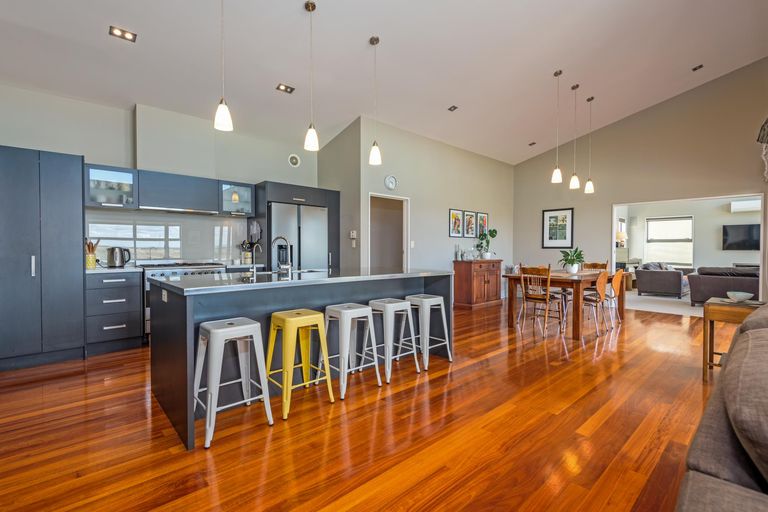 Photo of property in 38 Oram Drive, Turitea, Palmerston North, 4472