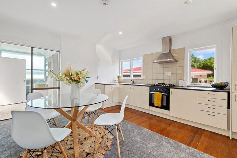 Photo of property in 23 Sutton Crescent, Papakura, 2110