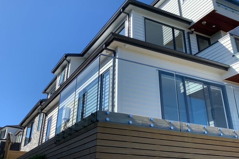 Photo of property in 5 May Potter Close, Oteha, Auckland, 0632