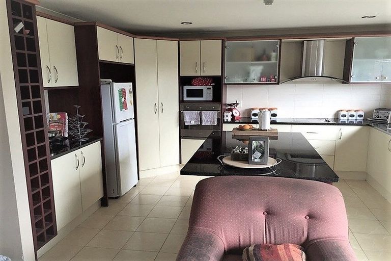 Photo of property in 114 Pitt Avenue, Clendon Park, Auckland, 2103