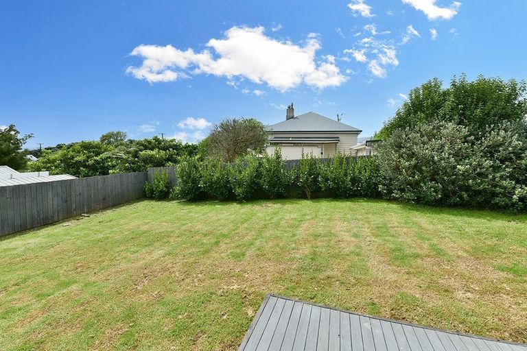 Photo of property in 32 Karaka Street, Helensville, 0800