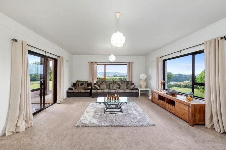 Photo of property in 16 Kotare Place, Sandspit, Warkworth, 0982