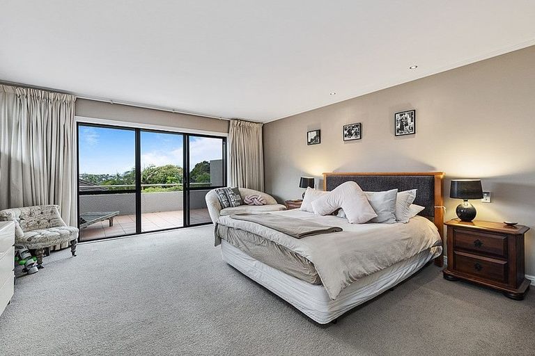 Photo of property in 28 Penguin Drive, Murrays Bay, Auckland, 0630