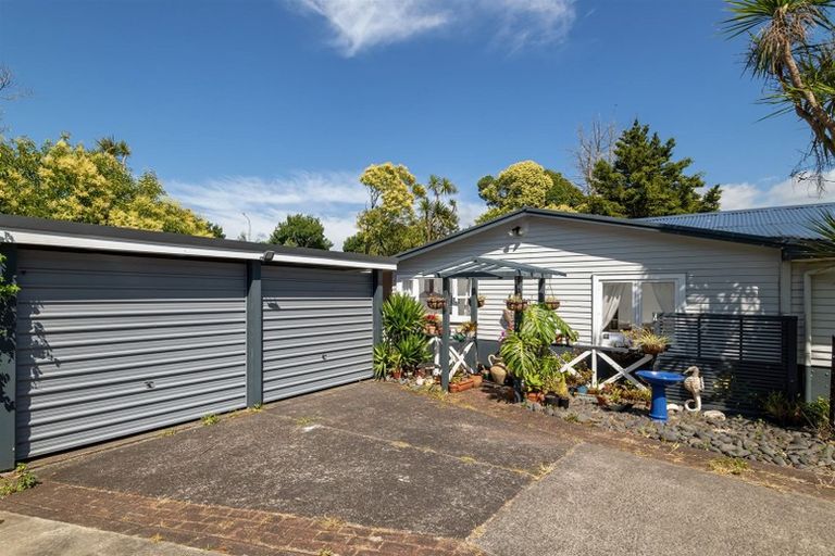 Photo of property in 1/129 Edmonton Road, Te Atatu South, Auckland, 0610