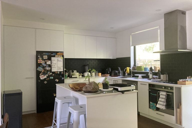 Photo of property in 17 Rua Kai Way, Brooklyn, Wellington, 6021